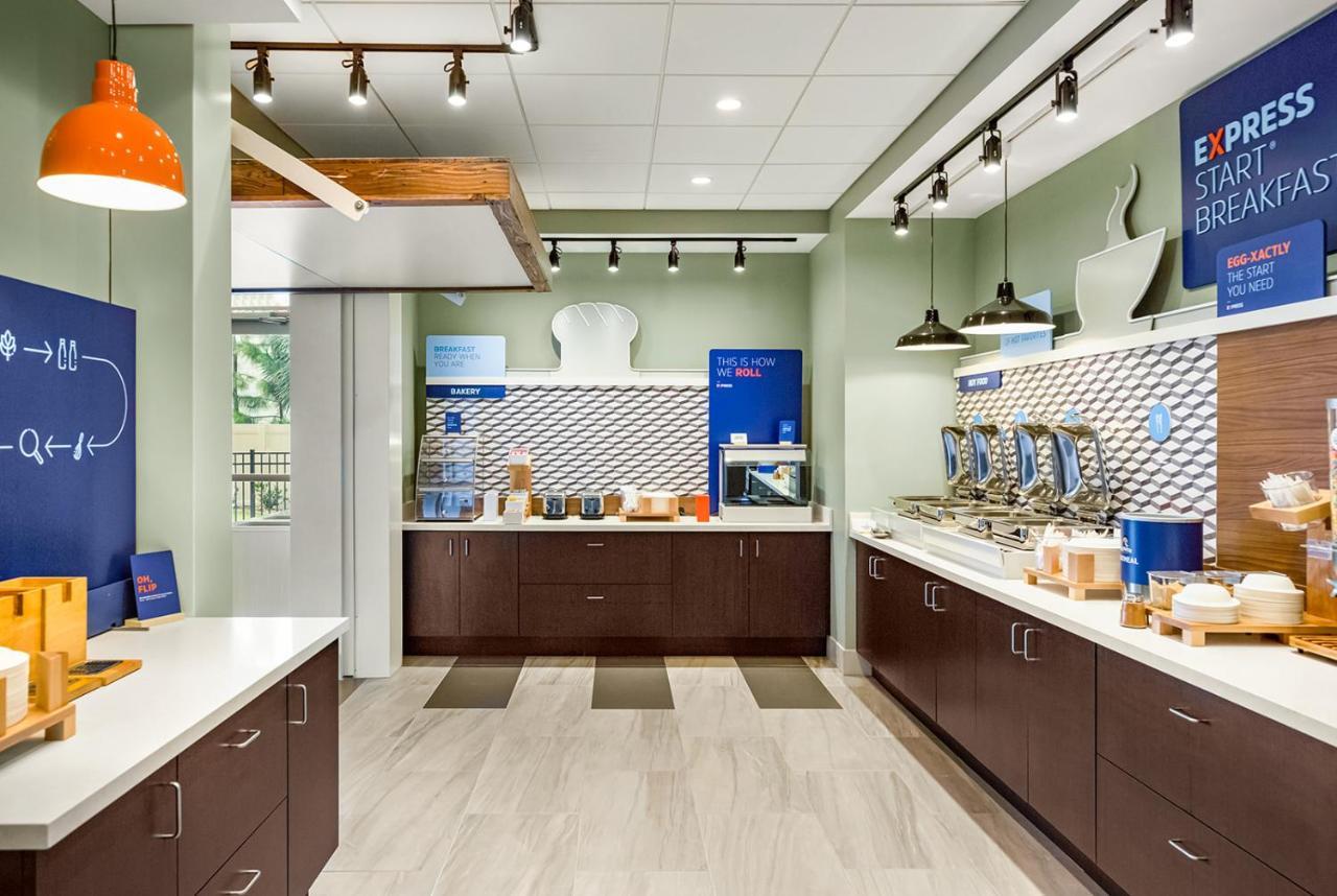 Holiday Inn Express & Suites Sanford - Lake Mary By Ihg Exterior photo